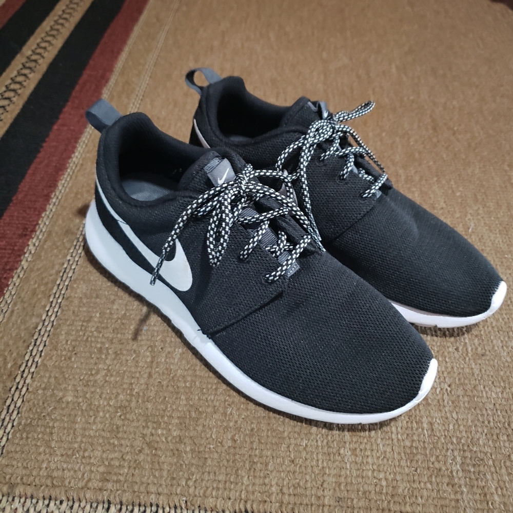 Nike Roche One Sneakers